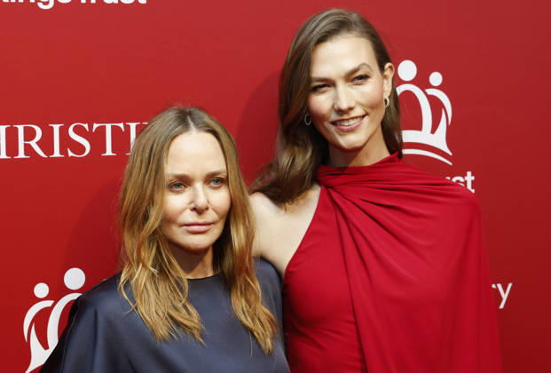 Karlie Kloss and Stella McCartney arrive on the red carpet at The King s Trust 5th Annual Gala at Christie s on Wednesday, April 29, 2026 in New York City. King Charles III and Queen Camilla will visit the nation s capital, New York City, and Virginia during the trip arranged to celebrate the United States of America s 250th anniversary of its independence.  NYP20260429506 JOHNxANGELILLO