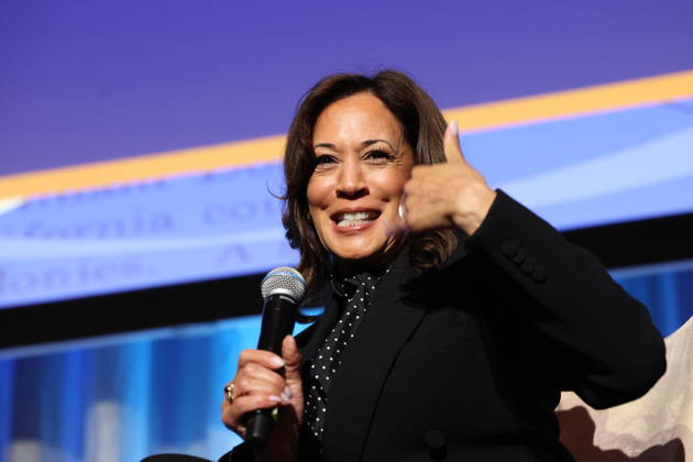 BEVERLY HILLS, CALIFORNIA - APRIL 29: Kamala Harris speaks at the Public Counsel Awards Dinner on April 29, 2026 in Beverly Hills, California. Credit: USA  - ZUMAa123 20260429_zaa_a123_218 Copyright: xAdMediax