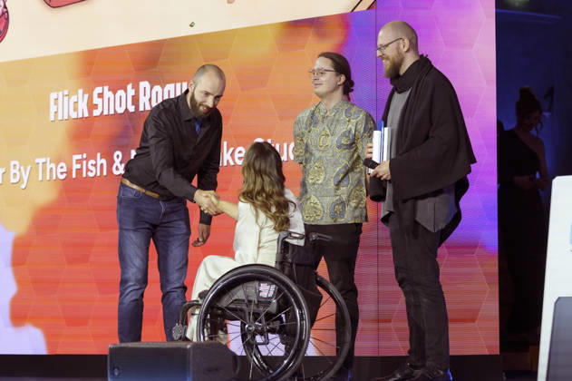 Kristina Vogel mit den Preisträgern von Flick Shot Rogues bei der Verleihung des Deutschen Computerspielpreises 2026 im Herkulessaal der Residenz. München, 29.04.2026
