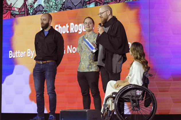 Kristina Vogel mit den Preisträgern von Flick Shot Rogues bei der Verleihung des Deutschen Computerspielpreises 2026 im Herkulessaal der Residenz. München, 29.04.2026