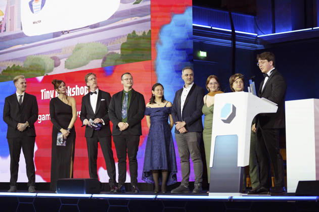 Tobias Huebi Hübenthal, Katrin Bauerfeind und Uke Bosse mit den Gewinnern in der Kategorie Nachwuchspreis Bestes DebuÌˆt bei der Verleihung des Deutschen Computerspielpreises 2026 im Herkulessaal der Residenz. München, 29.04.2026