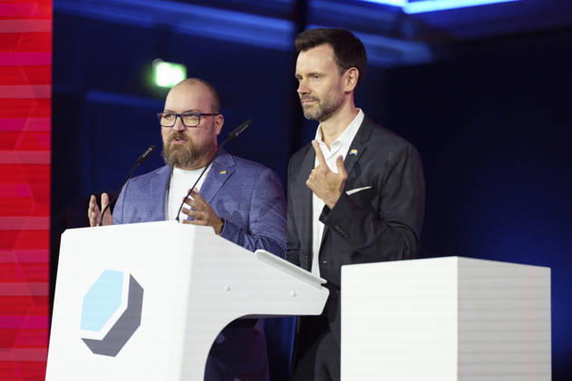 Lars Janssen und Felix Falk bei der Verleihung des Deutschen Computerspielpreises 2026 im Herkulessaal der Residenz. München, 29.04.2026