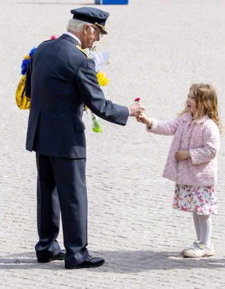 30-04-2026 Outer King Carl XVI Gustaf receives flowers from children during the Swedish Armed Forces tribute on the Outer Courtyard of the Royal palace as part of the celebrations of King Carl Gustafs 80th birthday in Stockholm, Sweden. Â  Copyright: xPPEx