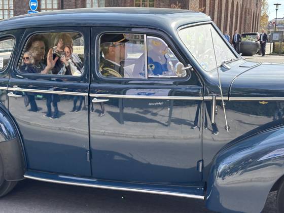 King Carl Gustaf and Queen Silvia travel in a 1946 Volvo PV60 on their way to the luncheon at Stockholm City Hall as part of the celebration of King Carl Gustafs 80th birthday Photo Gabriella Bruske TT code 11554 x11554x Copyright: xGabriellaxBruske TTx KUNGEN 80 AR ÖVERFLYGNING OCH SANGARHYLLNING bNeyhtcjpBA