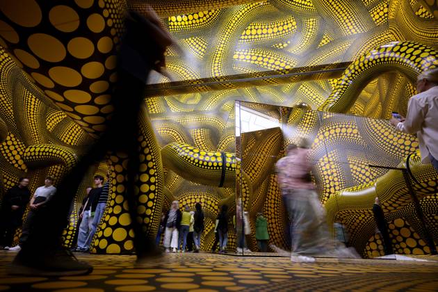 ! Achtung: Foto nur zur Nutzung im Rahmen der Berichterstattung über die Kusama-Ausstellung vom 14.3. - 2.8.2026 im Museum Ludwig in Köln ! Der Infinity Mirrored Room. Yayoi Kusama Ausstellung im Museum Ludwig in Köln Deutschland am 29.04.2026. Museum Ludwig