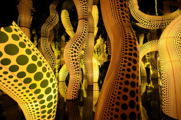 ! Achtung: Foto nur zur Nutzung im Rahmen der Berichterstattung über die Kusama-Ausstellung vom 14.3. - 2.8.2026 im Museum Ludwig in Köln ! Der Infinity Mirrored Room. Yayoi Kusama Ausstellung im Museum Ludwig in Köln Deutschland am 29.04.2026. Museum Ludwig
