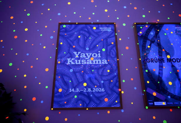 ! Achtung: Foto nur zur Nutzung im Rahmen der Berichterstattung über die Kusama-Ausstellung vom 14.3. - 2.8.2026 im Museum Ludwig in Köln ! Ankündigungsplakat der Ausstellung mit Polka Dots. - IÂ m Here, but Nothing, 2000-heute- Yayoi Kusama Ausstellung im Museum Ludwig in Köln Deutschland am 29.04.2026. Museum Ludwig