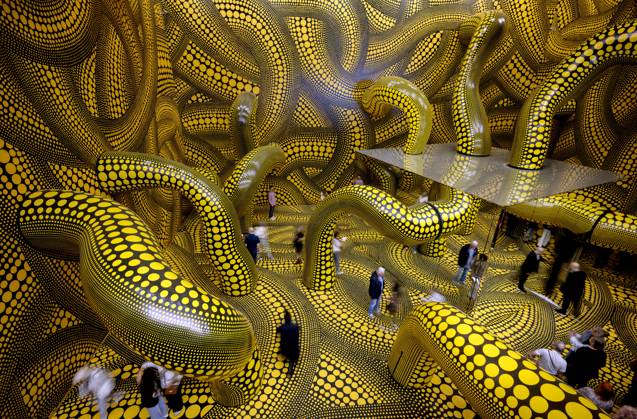 ! Achtung: Foto nur zur Nutzung im Rahmen der Berichterstattung über die Kusama-Ausstellung vom 14.3. - 2.8.2026 im Museum Ludwig in Köln ! Der Infinity Mirrored Room. Yayoi Kusama Ausstellung im Museum Ludwig in Köln Deutschland am 29.04.2026. Museum Ludwig