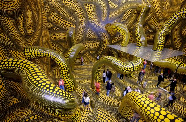 ! Achtung: Foto nur zur Nutzung im Rahmen der Berichterstattung über die Kusama-Ausstellung vom 14.3. - 2.8.2026 im Museum Ludwig in Köln ! Der Infinity Mirrored Room. Yayoi Kusama Ausstellung im Museum Ludwig in Köln Deutschland am 29.04.2026. Museum Ludwig