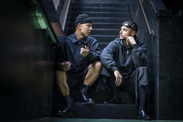 Karpe legger opp Oslo 20260430. Musikkduoen Karpe med Magdi Omar Ytreeide Abdelmaguid og Chirag Rashmikant Patel pa Nasjonalbiblioteket i anledning at de legger opp i 2028. Foto: Heiko Junge NTB Oslo Norge gl6eA8Bjjfc EDITORIAL USE ONLY Ref:_ENTgl6eA8Bjjfc.jpg Copyright: xHeikoxJungex xNTBx
