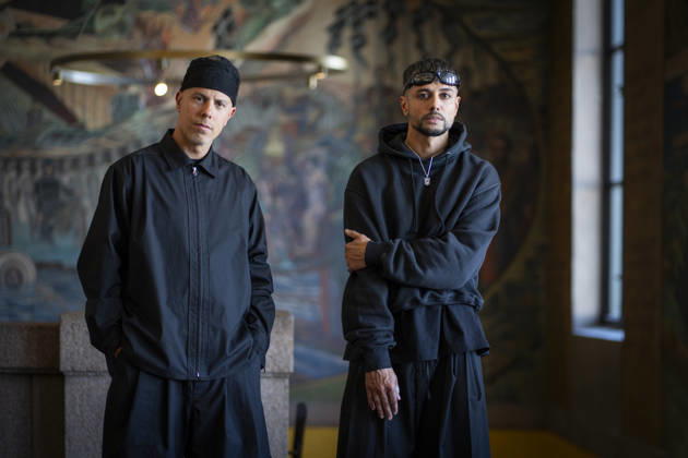 Karpe legger opp Oslo 20260430. Musikkduoen Karpe med Magdi Omar Ytreeide Abdelmaguid og Chirag Rashmikant Patel pa Nasjonalbiblioteket i anledning at de legger opp i 2028. Foto: Heiko Junge NTB Oslo Norge JrGQiWB8ZKE EDITORIAL USE ONLY Ref:_ENTJrGQiWB8ZKE.jpg Copyright: xHeikoxJungex xNTBx