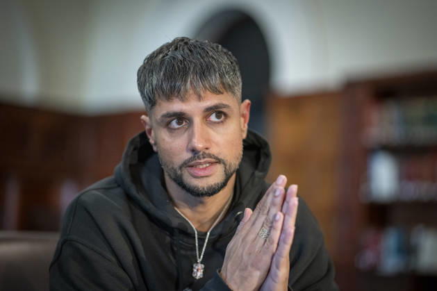 Karpe legger opp Oslo 20260430. Chirag Rashmikant Patel i musikkduoen Karpe pa Nasjonalbiblioteket i anledning at de legger opp i 2028. Foto: Heiko Junge NTB Oslo Norge dQRHhDcYBRw EDITORIAL USE ONLY Ref:_ENTdQRHhDcYBRw.jpg Copyright: xHeikoxJungex xNTBx