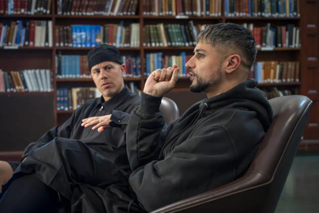 Karpe legger opp Oslo 20260430. Musikkduoen Karpe med Magdi Omar Ytreeide Abdelmaguid og Chirag Rashmikant Patel under et intervju med NTB i Nasjonalbiblioteket i anledning at de legger opp i 2028. Foto: Heiko Junge NTB Oslo Norge RzLBRTHZRw8 EDITORIAL USE ONLY Ref:_ENTRzLBRTHZRw8.jpg Copyright: xHeikoxJungex xNTBx