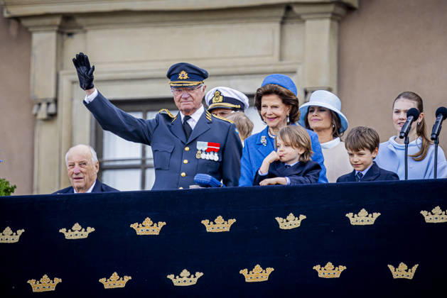 30-04-2026 Outer King Carl XVI Gustaf and Queen Silvia and Prince Oscar and Princess Estelle attend the Swedish Armed Forces tribute on the Outer Courtyard of the Royal palace as part of the celebrations of King Carl Gustafs 80th birthday in Stockholm, Sweden. Â  Copyright: xPPEx