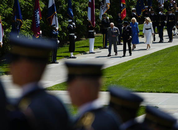 King Charles III and Queen Camilla arrive to participate in a Wreath Laying Ceremony at the Tomb of the Unknown Solider at Arlington National Cemetery in Arlington, Virginia on Thursday, April 30, 2026. The King and Queen are ending their four-day state visit to the U.S. in Virginia before returning to the U.K. this evening.  ARL20260430231 BONNIExCASH