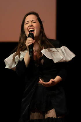 Nibelungen-Festspielen Worms 2026. Alice Merton bei der Pressekonferenz am 30.04.2026 zu den Nibelungen-Festspielen Worms 2026 im DasWormser, bei der das neue Stueck Die Hunnenkönigin praesentiert wurde. Worms DasWormser Rheinland-Pfalz