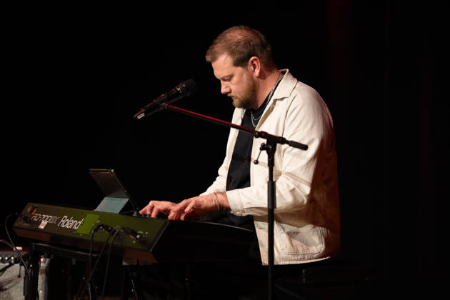 Nibelungen-Festspielen Worms 2026. Alexander Wolfe bei der Pressekonferenz am 30.04.2026 zu den Nibelungen-Festspielen Worms 2026 im DasWormser, bei der das neue Stueck Die Hunnenkönigin praesentiert wurde. Worms DasWormser Rheinland-Pfalz