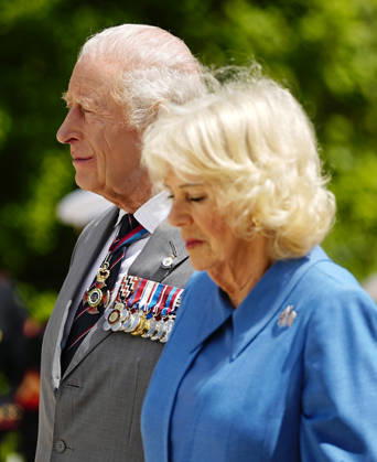 King Charles III and Queen Camilla participate in a Wreath Laying Ceremony at the Tomb of the Unknown Solider at Arlington National Cemetery in Arlington, Virginia on Thursday, April 30, 2026. The King and Queen are ending their four-day state visit to the U.S. in Virginia before returning to the U.K. this evening.  ARL2026043023555 BONNIExCASH