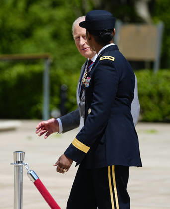 King Charles III participates in a Wreath Laying Ceremony at the Tomb of the Unknown Solider at Arlington National Cemetery in Arlington, Virginia on Thursday, April 30, 2026. The King and Queen are ending their four-day state visit to the U.S. in Virginia before returning to the U.K. this evening.  ARL2026043024314 BONNIExCASH