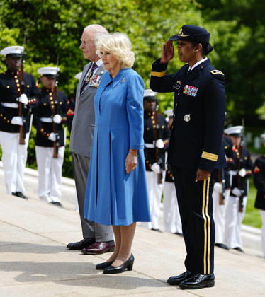 King Charles III and Queen Camilla participate in a Wreath Laying Ceremony at the Tomb of the Unknown Solider at Arlington National Cemetery in Arlington, Virginia on Thursday, April 30, 2026. The King and Queen are ending their four-day state visit to the U.S. in Virginia before returning to the U.K. this evening.  ARL2026043023560 BONNIExCASH