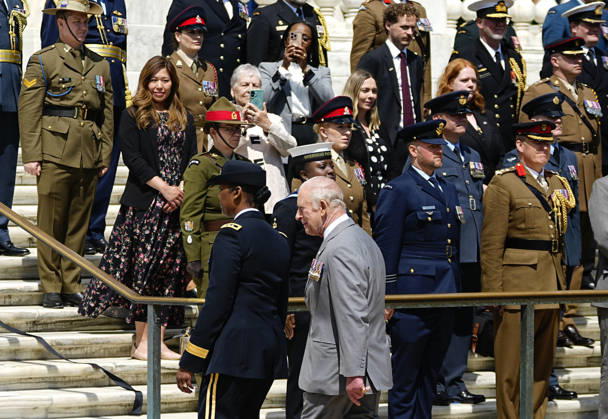 King Charles III participates in a Wreath Laying Ceremony at the Tomb of the Unknown Solider at Arlington National Cemetery in Arlington, Virginia on Thursday, April 30, 2026. The King and Queen are ending their four-day state visit to the U.S. in Virginia before returning to the U.K. this evening.  ARL2026043024389 BONNIExCASH