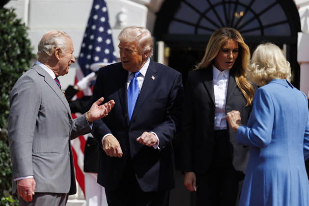 April 30, 2026, Washington, District Of Columbia, USA: Britain s King Charles III (L) and US President Donald Trump (C-L) and US First Lady Melania Trump (C-R) and Queen Camilla (R) on the South Lawn of the White House in Washington DC USA, 30 April 2026. King Charles III and Queen Camilla leave the US after a four-day state visit, which includes meetings with US President Donald Trump and first lady Melania Trump at the White House and engagements in New York and Virginia. EPA WILL OLIVER POOL Washington USA - ZUMAs152 20260430_faa_s152_017 Copyright: xWillxOliverx-xPoolxviaxCNPx