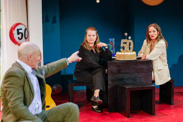 mit Götz Otto, Katja Studt, Thorsten Nindel, Nicola Ransom und Louis Held ; Es ist nur eine Phase, Hase, am 30.04.2026 in Berlin, (Komödie am Kurfürstendamm), Deutschland