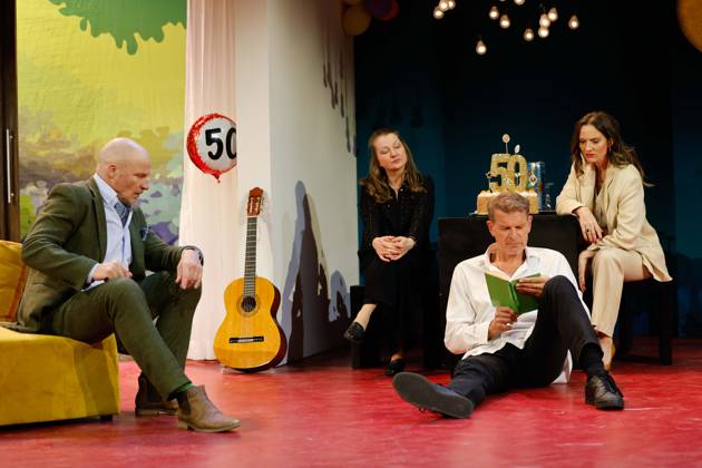 mit Götz Otto, Katja Studt, Thorsten Nindel, Nicola Ransom und Louis Held ; Es ist nur eine Phase, Hase, am 30.04.2026 in Berlin, (Komödie am Kurfürstendamm), Deutschland