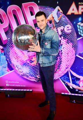 Premiere Roncalli s Apollo Variete POP Culture - Schaupieler Patrick Moellekem ist Stammgast und immer mit Freude dabei Düsseldorf Apollo Theater NRW Deutschland