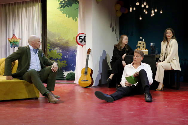 Es ist nur eine Phase, Hase , Fotoprobe in der Komödie am Kudamm, Berlin, 30.04.2026 Thorsten Nindel , Katja Studt, Götz Otto und Nicola Ransom bei der Fotoprobe zu Es ist nur eine Phase, Hase in der Komödie am Kurfürstendamm im Ernst-Reuter-Saal in Berlin am 30.4.2026 Berlin Komödie am Kurfürstendamm Copyright: xAnitaxBuggex