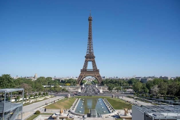 Daily life in Paris, France - 30 Apr 2026 View to the Eiffel Tower from the Trocadero balcony in Paris. Paris, France s capital, is a major European city and a global canter for art, fashion, gastronomy and culture. Paris located by the River Seine where many landmark built. Paris France Copyright: xKrisztianxElekx xSOPAxImagesx SSS_20260430_PARIS_DAILY_0011005038
