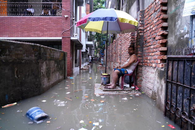 May 1, 2026, Dhaka, Dhaka, Bangladesh: DHAKA, BANGLADESH †May 1, 2026: After several hours of continuous rainfall, many small and major roads across the capital Dhaka were submerged, with water levels ranging from knee-deep to waist-deep in some areas. People forced to leave their homes for work faced severe difficulties, disrupting normal city life. Stray dogs and other animals were also left vulnerable in the flooded conditions. In many cases, clogged manholes filled with plastic waste and debris obstructed drainage systems, leading to widespread waterlogging. Dhaka Bangladesh - ZUMAk185 20260501_zip_k185_011 Copyright: xRubelxKarmakerx