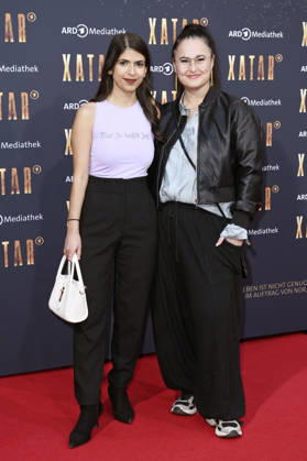 Daniela Sepehri und Gast bei der Premiere der ARD-Dokuserie Xatar - Ein Leben ist nicht genug in der Fotografiska Berlin. Berlin, 30.04.2026