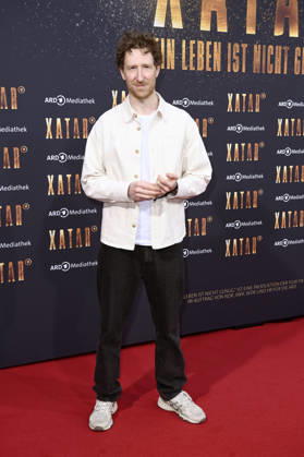 Louis Klamroth bei der Premiere der ARD-Dokuserie Xatar - Ein Leben ist nicht genug in der Fotografiska Berlin. Berlin, 30.04.2026