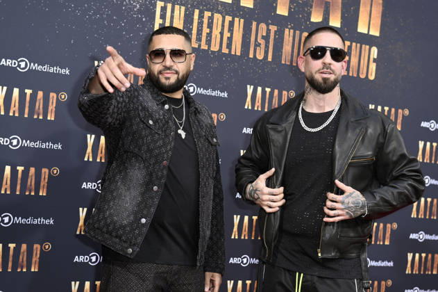 Azzi Memo und Silla bei der Premiere der ARD-Dokuserie Xatar - Ein Leben ist nicht genug in der Fotografiska Berlin. Berlin, 30.04.2026