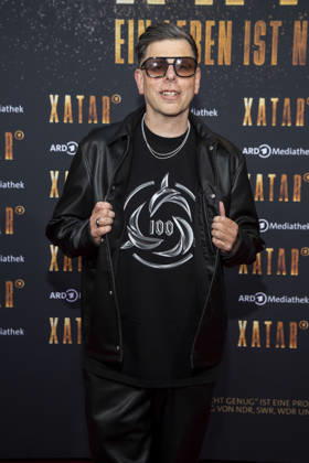 ABB XATAR- Michi Beck zu Gast auf dem roten Teppich bei der Premiere der ARD TV Dokuserie Xatar Ein Leben ist nicht Genug in der Friedrichstrasse112 am 30.04.20236 in Berlin Berlin Deutschland