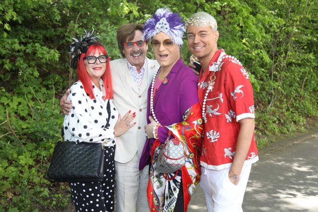 Jörg Draeger mit Ehefrau Petra Draeger und Julian F. M. Stoeckel mit Partner Marcell Damaschke beim Bild-Renntag 2026 auf der Trabrennbahn Gelsenkirchen. Gelsenkirchen, 01.05.2026 Copyright: xAgenturxMatthiasxWehnertx xM.xGränzdörferx