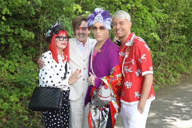 Jörg Draeger mit Ehefrau Petra Draeger und Julian F. M. Stoeckel mit Partner Marcell Damaschke beim Bild-Renntag 2026 auf der Trabrennbahn Gelsenkirchen. Gelsenkirchen, 01.05.2026 Copyright: xAgenturxMatthiasxWehnertx xM.xGränzdörferx