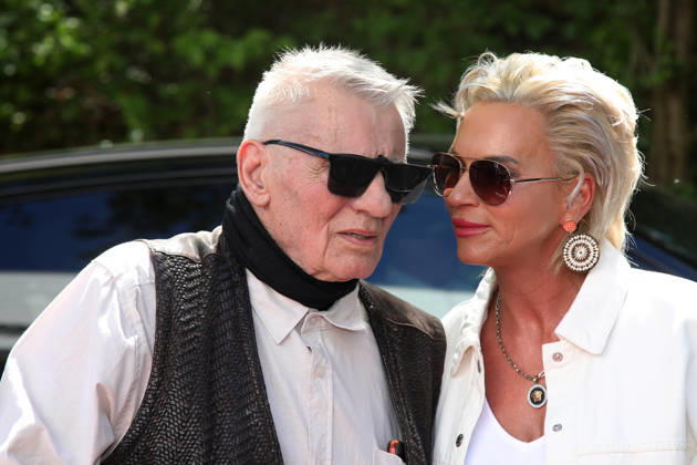 Bild Renntag in Gelsenkirchen Gelsenkirchen, 01.05.2026 Heinz Hoenig mit Ehefrau Annika Kärsten-Hoenig beim Bild-Renntag auf der Trabrennbahn in Gelsenkirchen Nordrhein-Westfalen Deutschland Copyright: xMatthiasxGränzdörferx