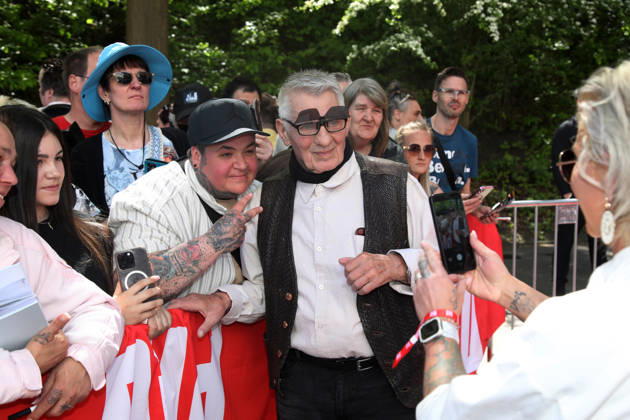 Bild Renntag in Gelsenkirchen Gelsenkirchen, 01.05.2026 Heinz Hoenig gibt beim Bild-Renntag in Gelsenkirchen Autogramme an seine Fans Nordrhein-Westfalen Deutschland Copyright: xMatthiasxGränzdörferx
