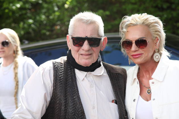 Heinz Hoenig mit Ehefrau Annika Kärsten-Hoenig beim Bild-Renntag 2026 auf der Trabrennbahn Gelsenkirchen. Gelsenkirchen, 01.05.2026 Copyright: xAgenturxMatthiasxWehnertx xM.xGränzdörferx