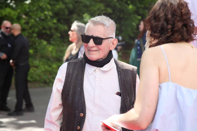 Heinz Hoenig mit Ehefrau Annika Kärsten-Hoenig beim Bild-Renntag 2026 auf der Trabrennbahn Gelsenkirchen. Gelsenkirchen, 01.05.2026 Copyright: xAgenturxMatthiasxWehnertx xM.xGränzdörferx