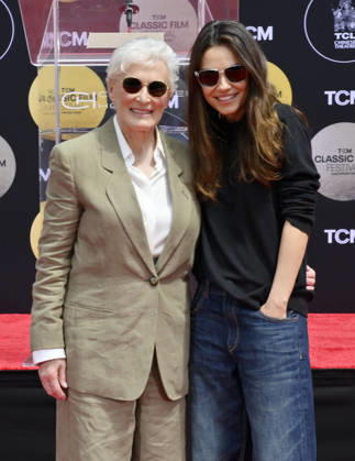 Actresses Glenn Close (L) and Mila Kunis participate in a hand and footprint ceremony immortalizing Close in the forecourt of the TCL Chinese Theatre (formerly Grauman s) in the Hollywood section of Los Angeles on Friday, May 1, 2026.  LAP2026050130 JIMxRUYMEN