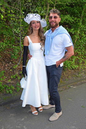 Umut Tekin mit Freundin Lena Goldstein beim BILD-RENNTAG auf der Trabrennbahn in Gelsenkirchen am 01.05.2026