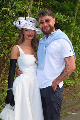 Umut Tekin mit Freundin Lena Goldstein beim BILD-RENNTAG auf der Trabrennbahn in Gelsenkirchen am 01.05.2026