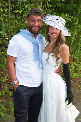 Umut Tekin mit Freundin Lena Goldstein beim BILD-RENNTAG auf der Trabrennbahn in Gelsenkirchen am 01.05.2026