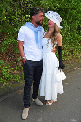 Umut Tekin mit Freundin Lena Goldstein beim BILD-RENNTAG auf der Trabrennbahn in Gelsenkirchen am 01.05.2026