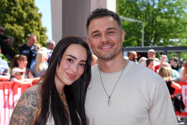 Tobias Pietrek mit Freundin Mina beim BILD-RENNTAG auf der Trabrennbahn in Gelsenkirchen am 01.05.2026