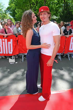 Garry Secret mit Freundin Jessica beim BILD-RENNTAG auf der Trabrennbahn in Gelsenkirchen am 01.05.2026