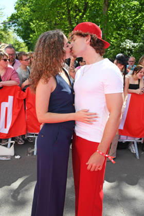 Garry Secret mit Freundin Jessica beim BILD-RENNTAG auf der Trabrennbahn in Gelsenkirchen am 01.05.2026